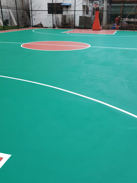 吴中 球场长期使用易出现地面开裂